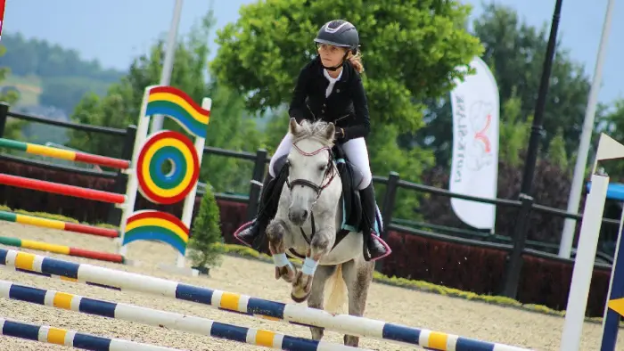 Zakrz�w - kurs jazdy konnej PLUS - Rozw�j je�dziecki