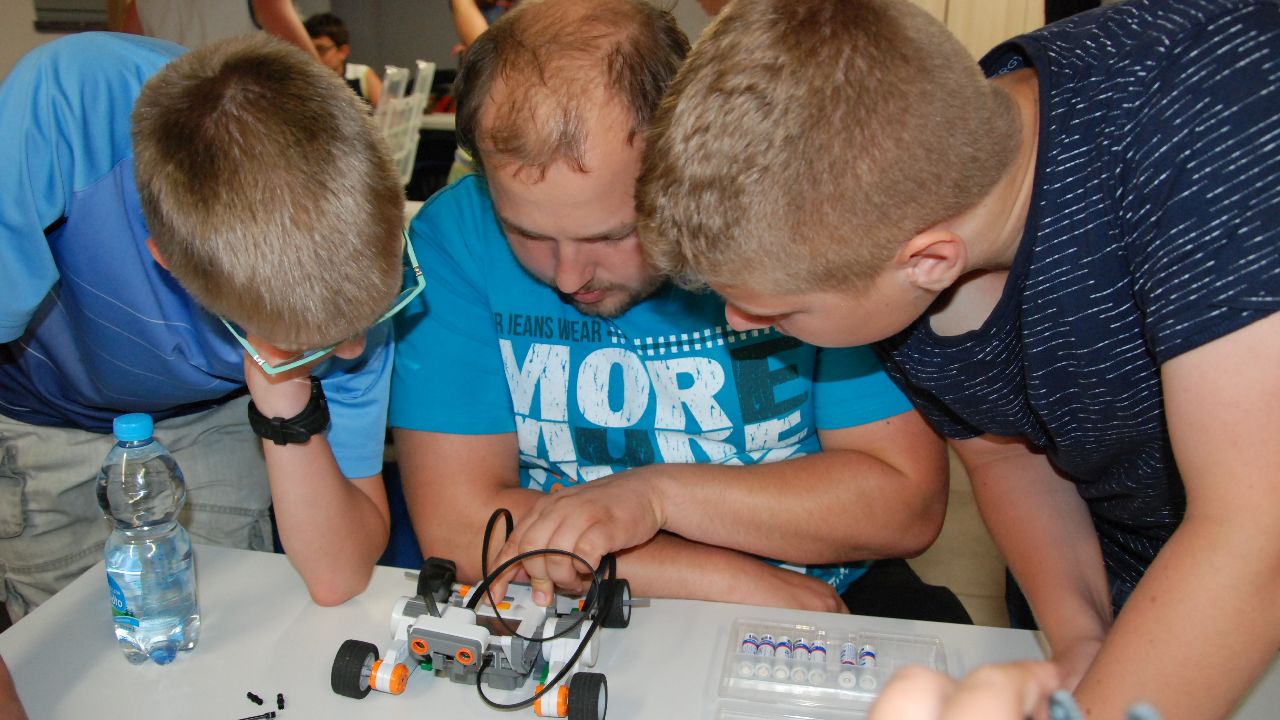 Krasiej�w - ob�z robotyki z wykorzystaniem klock�w LEGO*